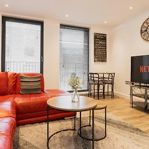 Smart & Modern City-centre Flat - Sleeps 2 Chester