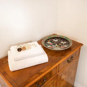 Pet-friendly 2 Bed Near Train Station. For 6 People. Chester